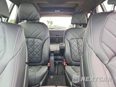 Zdjęcie 10 z 14 samochodu: 2025 BMW X7 XDRIVE40I VIN:5UX23EM00S9X27367 - miniatura