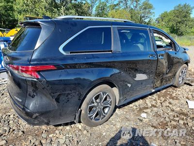 Trzecie zdjęcie samochodu z tyłu: 2025 TOYOTA SIENNA PLATINUM 7-PASSENGER VIN:5TDESKFC5SS195008 - miniatura