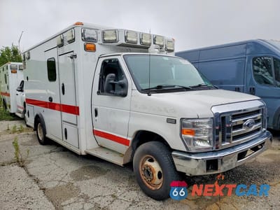 Czwarte zdjęcie samochodu z boku: 2017 FORD ECONOLINE E450 SD AMBULANCE VIN:1FDXE4FS3HDC32401 - miniatura
