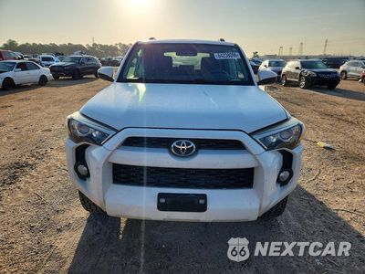 Piąte zdjęcie samochodu w środku: 2019 TOYOTA 4RUNNER SR5 VIN:JTEZU5JR9K5194387 - miniatura