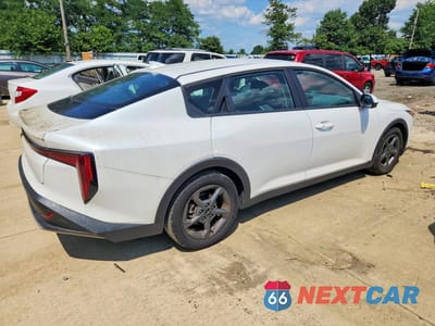 Trzecie zdjęcie samochodu z tyłu: 2025 KIA K4 LXS VIN:3KPFT4DE8SE025916 - miniatura
