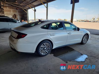 Trzecie zdjęcie samochodu z tyłu: 2021 HYUNDAI SONATA HYBRID SEL VIN:KMHL34JJ2MA034455 - miniatura
