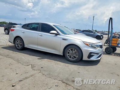 Czwarte zdjęcie samochodu z boku: 2019 KIA OPTIMA LX VIN:5XXGT4L32KG341422 - miniatura