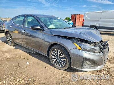Czwarte zdjęcie samochodu z boku: 2025 NISSAN ALTIMA SV VIN:1N4BL4DV0SN335316 - miniatura