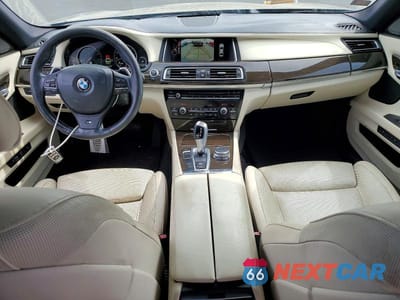 Zdjęcie 8 z 12 samochodu: 2015 BMW 740 I VIN:WBAYA6C51FD827028 - miniatura