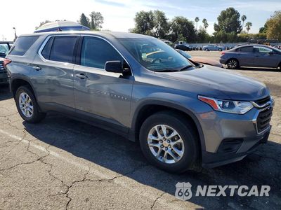 Czwarte zdjęcie samochodu z boku: 2020 CHEVROLET TRAVERSE LS VIN:1GNERFKW9LJ207489 - miniatura