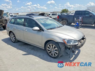 Czwarte zdjęcie samochodu z boku: 2017 VOLKSWAGEN GOLF SPORTWAGEN S VIN:3VWC17AUXHM501861 - miniatura