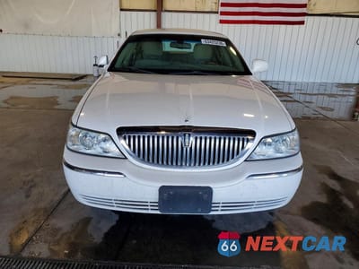 Piąte zdjęcie samochodu w środku: 2011 LINCOLN TOWN CAR SIGNATURE LIMITED VIN:2LNBL8CVXBX761236 - miniatura