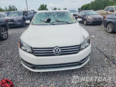 Piąte zdjęcie samochodu w środku: 2015 VOLKSWAGEN PASSAT S VIN:1VWAT7A38FC063428 - miniatura