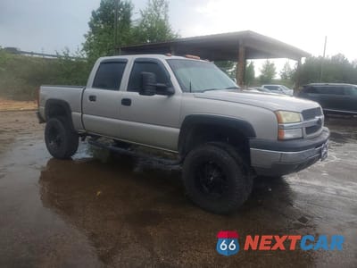 Czwarte zdjęcie samochodu z boku: 2004 CHEVROLET SILVERADO K1500 VIN:2GCEK13T041349598 - miniatura