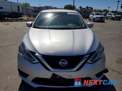 Piąte zdjęcie samochodu w środku: 2019 NISSAN SENTRA SV VIN:3N1AB7AP5KY328321 - miniatura