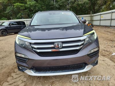 Piąte zdjęcie samochodu w środku: 2017 HONDA PILOT TOURING VIN:5FNYF5H95HB014832 - miniatura