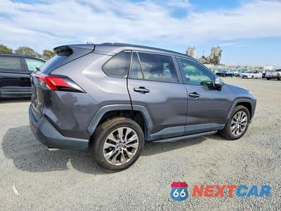 Trzecie zdjęcie samochodu z tyłu: 2019 TOYOTA RAV4 XLE PREMIUM VIN:JTMC1RFVXKJ002417 - miniatura