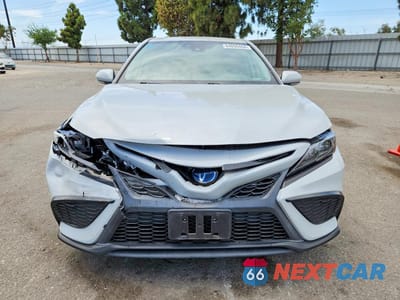 Piąte zdjęcie samochodu w środku: 2022 TOYOTA CAMRY HYBRID SE VIN:4T1G31AK7NU045654 - miniatura