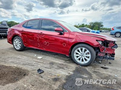 Czwarte zdjęcie samochodu z boku: 2018 TOYOTA CAMRY LE VIN:4T1B11HK8JU513505 - miniatura