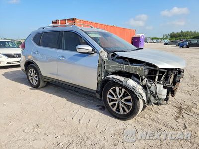 Czwarte zdjęcie samochodu z boku: 2019 NISSAN ROGUE S VIN:5N1AT2MTXKC834611 - miniatura