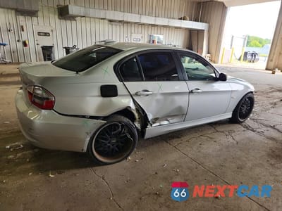 Trzecie zdjęcie samochodu z tyłu: 2006 BMW 325 I VIN:WBAVB13546PT10436 - miniatura