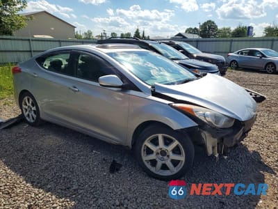 Czwarte zdjęcie samochodu z boku: 2013 HYUNDAI ELANTRA LIMITED VIN:5NPDH4AE3DH172088 - miniatura