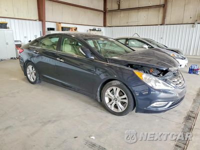 Czwarte zdjęcie samochodu z boku: 2013 HYUNDAI SONATA LIMITED VIN:5NPEC4AC4DH625183 - miniatura
