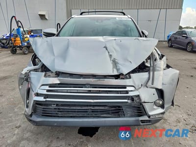 Piąte zdjęcie samochodu w środku: 2018 TOYOTA HIGHLANDER LIMITED PLATINUM VIN:5TDYZRFH6JS237844 - miniatura