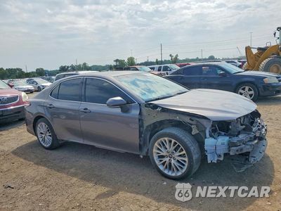 Czwarte zdjęcie samochodu z boku: 2018 TOYOTA CAMRY XLE VIN:4T1B11HK5JU119797 - miniatura