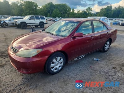 2005 TOYOTA CAMRY LE 4T1BE32K95U078587 - główne zdjęcie licytacji z USA - miniatura