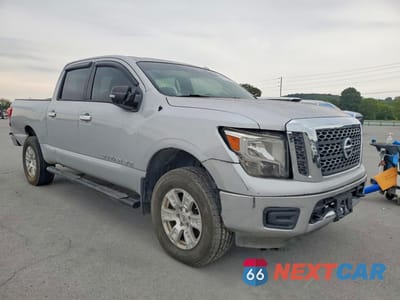 Czwarte zdjęcie samochodu z boku: 2018 NISSAN TITAN S VIN:1N6AA1EJ1JN507175 - miniatura