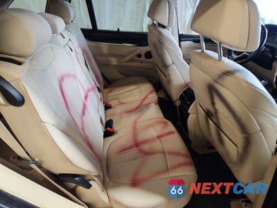 Zdjęcie 11 z 13 samochodu: 2015 BMW X5 XDRIVE50I VIN:5UXKR6C5XF0J78448 - miniatura