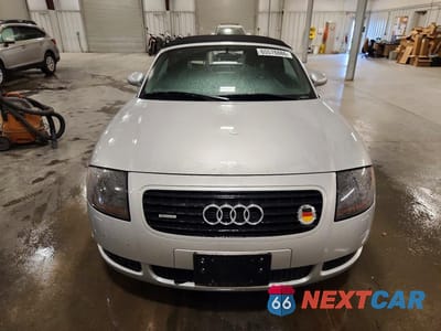 Piąte zdjęcie samochodu w środku: 2001 AUDI TT QUATTRO VIN:TRUUT28N211006694 - miniatura