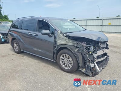 Czwarte zdjęcie samochodu z boku: 2025 TOYOTA SIENNA XLE 8-PASSENGER VIN:5TDYRKEC9SS285028 - miniatura