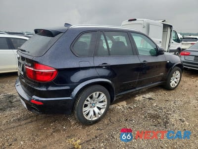 Trzecie zdjęcie samochodu z tyłu: 2013 BMW X5 XDRIVE50I VIN:5UXZV8C5XD0C16265 - miniatura