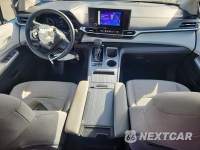 Zdjęcie 8 z 14 samochodu: 2025 TOYOTA SIENNA LE VIN:5TDBRKEC2SS256167 - miniatura