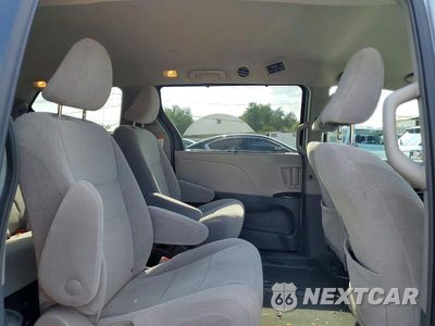 Zdjęcie 11 z 14 samochodu: 2019 TOYOTA SIENNA LE VIN:5TDJZ3DC5KS226227 - miniatura