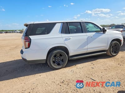 Trzecie zdjęcie samochodu z tyłu: 2021 CHEVROLET TAHOE C1500 VIN:1GBSCLED2MR296285 - miniatura