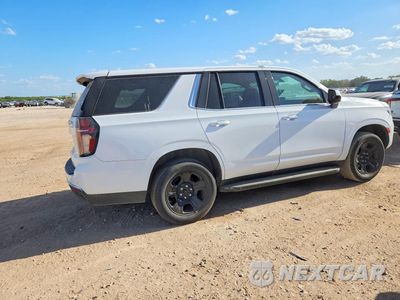 Trzecie zdjęcie samochodu z tyłu: 2021 CHEVROLET TAHOE C1500 VIN:1GBSCLED2MR296285 - miniatura