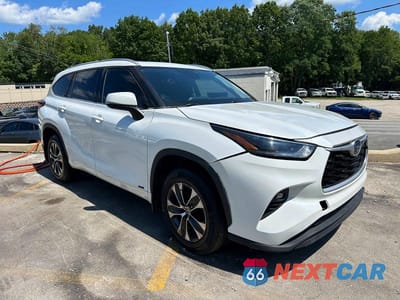 Czwarte zdjęcie samochodu z boku: 2022 TOYOTA HIGHLANDER HYBRID XLE VIN:5TDHBRCH2NS538576 - miniatura
