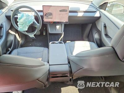 Zdjęcie 8 z 12 samochodu: 2026 TESLA MODEL Y VIN:7SAYGDEEXTA673510 - miniatura
