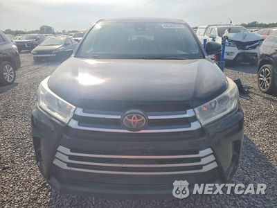 Piąte zdjęcie samochodu w środku: 2018 TOYOTA HIGHLANDER LE VIN:5TDBZRFH0JS871043 - miniatura