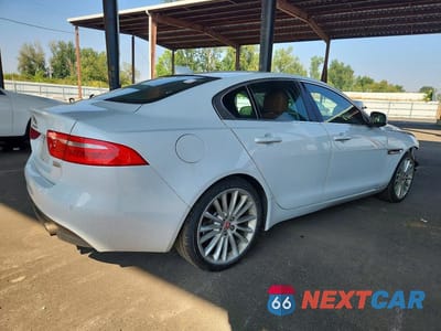 Trzecie zdjęcie samochodu z tyłu: 2018 JAGUAR XE PORTFOLIO LE VIN:SAJAN4EV0JCP16870 - miniatura