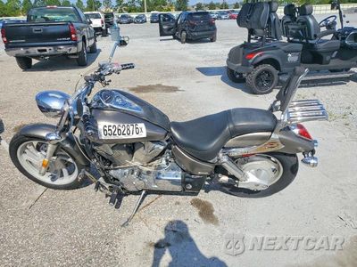 Trzecie zdjęcie samochodu z tyłu: 2009 HONDA VTX1300 C VIN:1HFSC55039A501239 - miniatura