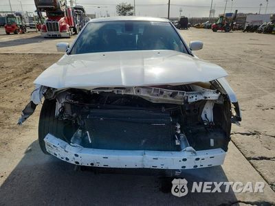 Piąte zdjęcie samochodu w środku: 2018 CHRYSLER 300 S VIN:2C3CCABG7JH244749 - miniatura