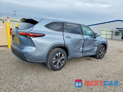 Trzecie zdjęcie samochodu z tyłu: 2024 TOYOTA HIGHLANDER XLE VIN:5TDKDRBH8RS534300 - miniatura