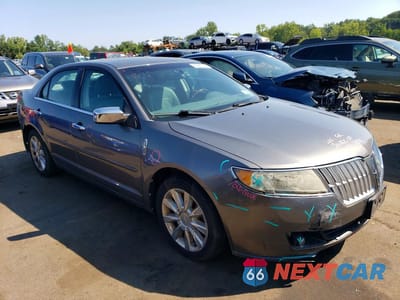Czwarte zdjęcie samochodu z boku: 2010 LINCOLN MKZ VIN:3LNHL2JCXAR620558 - miniatura