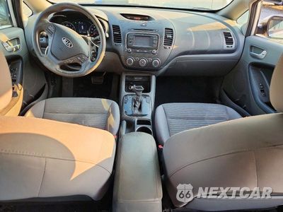 Zdjęcie 8 z 12 samochodu: 2017 KIA FORTE LX VIN:3KPFL4A76HE084199 - miniatura