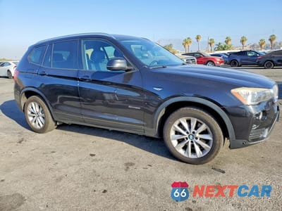 Czwarte zdjęcie samochodu z boku: 2017 BMW X3 SDRIVE28I VIN:5UXWZ7C51H0U46779 - miniatura