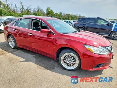 Czwarte zdjęcie samochodu z boku: 2018 NISSAN ALTIMA 2.5 S VIN:1N4AL3AP4JC219638 - miniatura