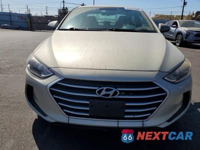 Piąte zdjęcie samochodu w środku: 2017 HYUNDAI ELANTRA SE VIN:5NPD84LF5HH179944 - miniatura