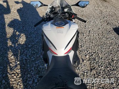 Zdjęcie 6 z 9 samochodu: 2026 HONDA CBR1000 RR VIN:JH2SC7719TK900614 - miniatura