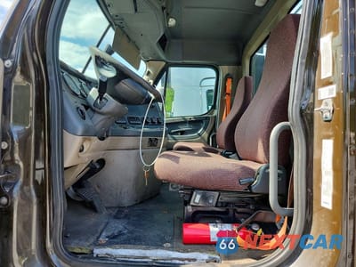 Zdjęcie 7 z 12 samochodu: 2017 FREIGHTLINER CASCADIA 113 SEMI TRUCK VIN:1FUBGBDV3HLHH2581 - miniatura