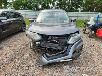 Piąte zdjęcie samochodu w środku: 2018 NISSAN ROGUE S VIN:KNMAT2MV7JP539088 - miniatura